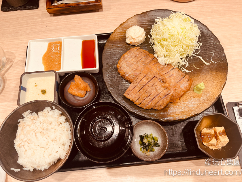 東京新宿美食：超好吃炸牛排牛かつもと村新宿本店，Google評價有4.9的高分
