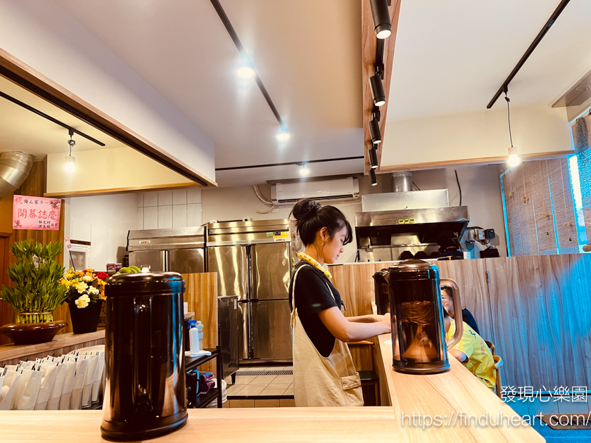 桃園美食:俺ん家ラーメン，老闆夫婦都是來是日本的家系日式拉麵(桃園藝文特區美食)