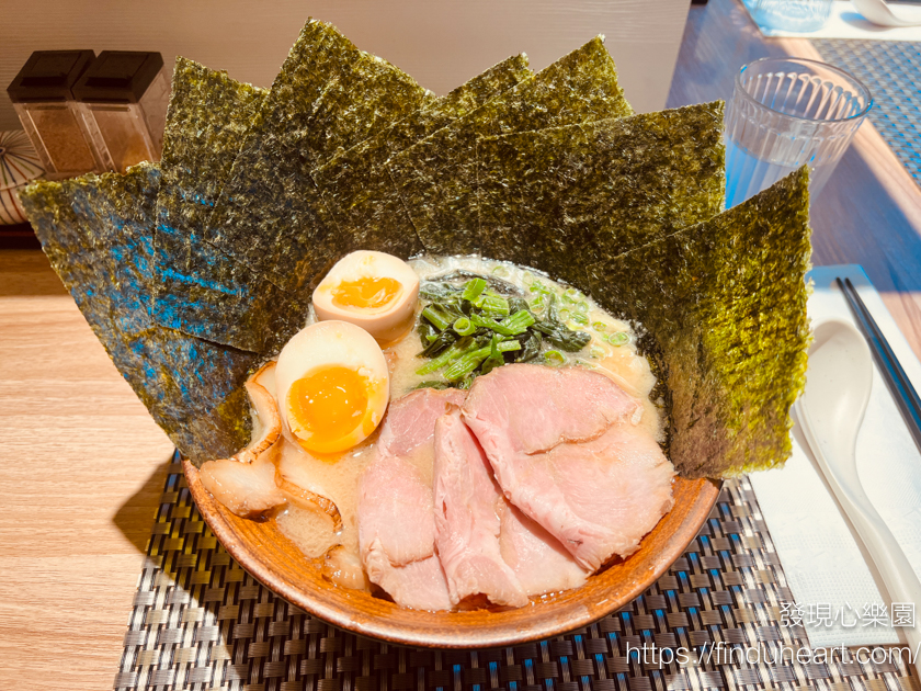 桃園美食:俺ん家ラーメン，老闆夫婦都是來是日本的家系日式拉麵(桃園藝文特區美食)