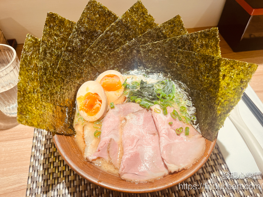 桃園美食:俺ん家ラーメン，老闆夫婦都是來是日本的家系日式拉麵(桃園藝文特區美食)