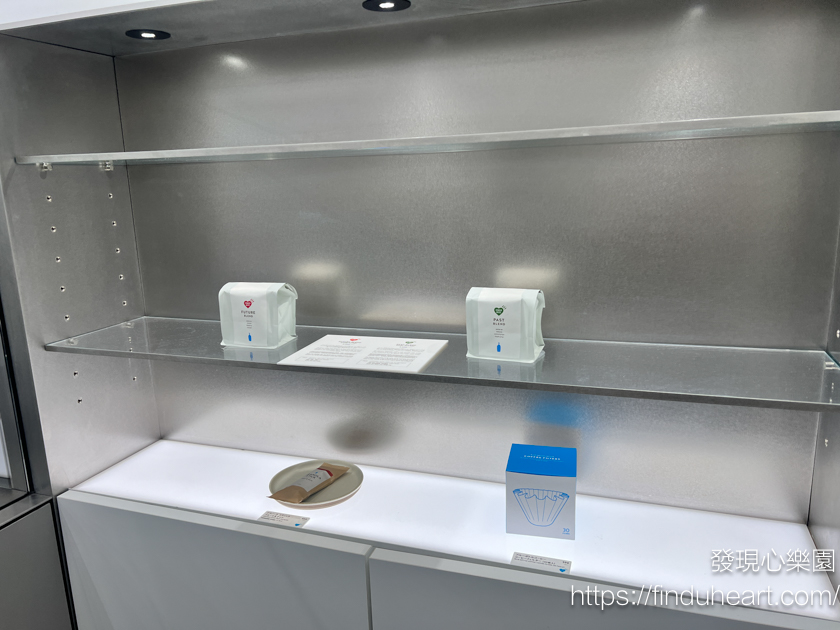 京都必去:全日本只有兩間!HUMAN MADE x 藍瓶咖啡 Blue Bottle 聯名店,超可愛藍色愛心限定商品 京都必去:全日本只有兩間!HUMAN MADE x 藍瓶咖啡 Blue Bottle 聯名店,超可愛藍色愛心限定商品