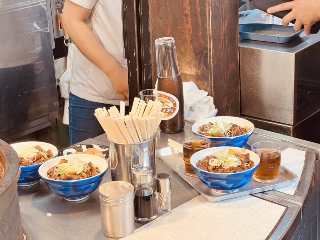 築地市場美食狐狸屋きつねや，要注意店家的規矩，不然婆婆會罵人(Kitsuneya)