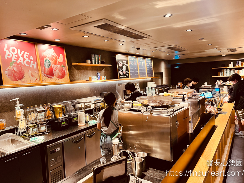 日本東京淺草雷門星巴克STARBUCKS，最適合拍雷門夜景的星巴克（グランコピエ 浅草雷門）