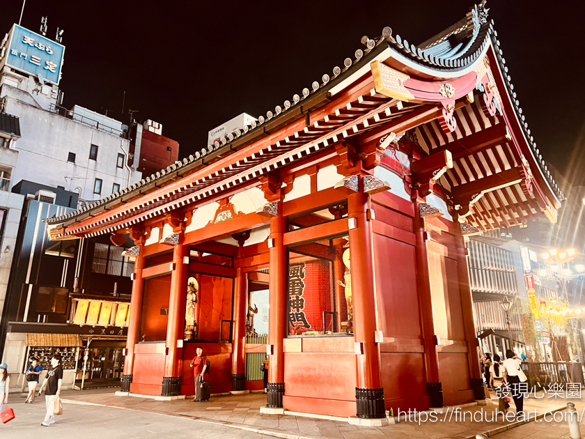 日本東京淺草雷門星巴克STARBUCKS，最適合拍雷門夜景的星巴克（グランコピエ 浅草雷門）