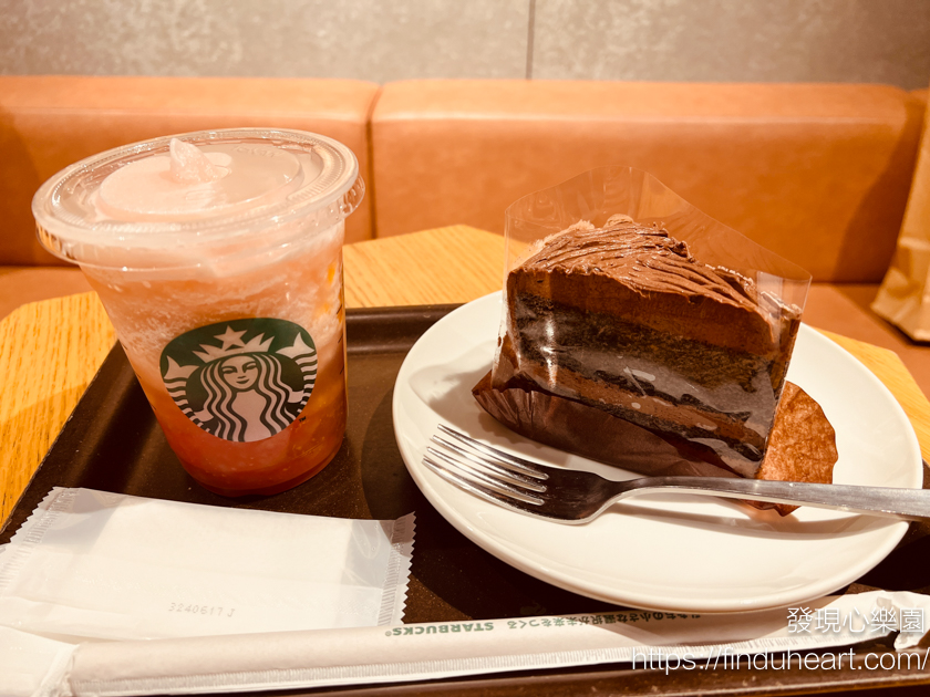 日本東京淺草雷門星巴克STARBUCKS，最適合拍雷門夜景的星巴克（グランコピエ 浅草雷門）