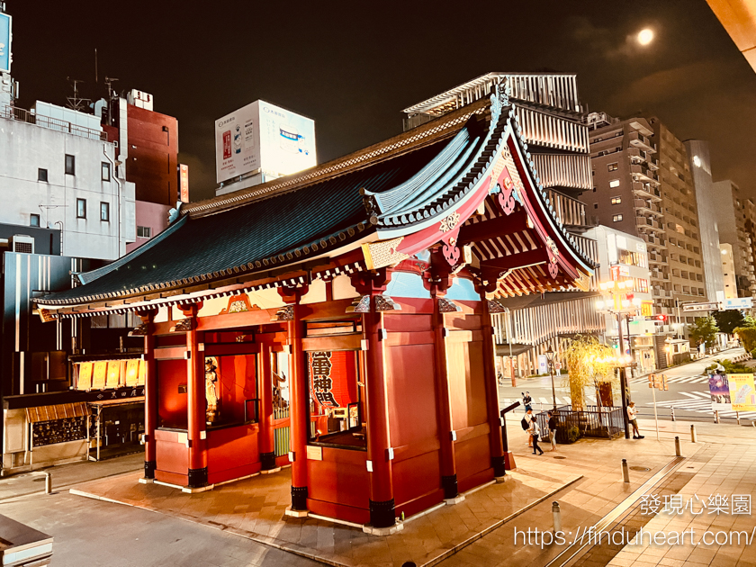 日本東京淺草雷門星巴克STARBUCKS，最適合拍雷門夜景的星巴克（グランコピエ 浅草雷門）