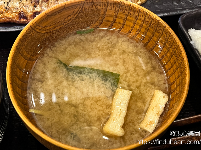 新宿美食推薦-炭火燒干物定食/しんぱち食堂，平價烤魚鮮餐廳