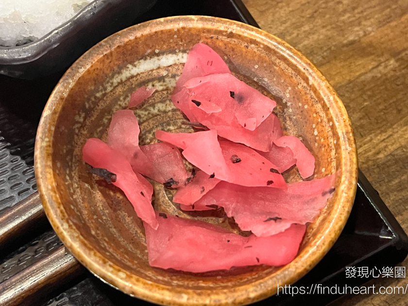 新宿美食推薦-炭火燒干物定食/しんぱち食堂，平價烤魚鮮餐廳