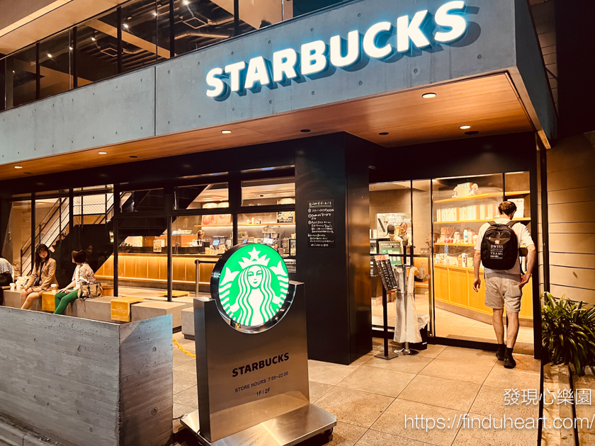 日本東京淺草雷門星巴克STARBUCKS，最適合拍雷門夜景的星巴克（グランコピエ 浅草雷門）