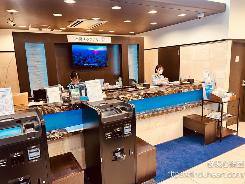 東京新宿住宿推薦：東橫INN東京新宿御苑前站3番出口，離地鐵3分鐘，周遭機能方便