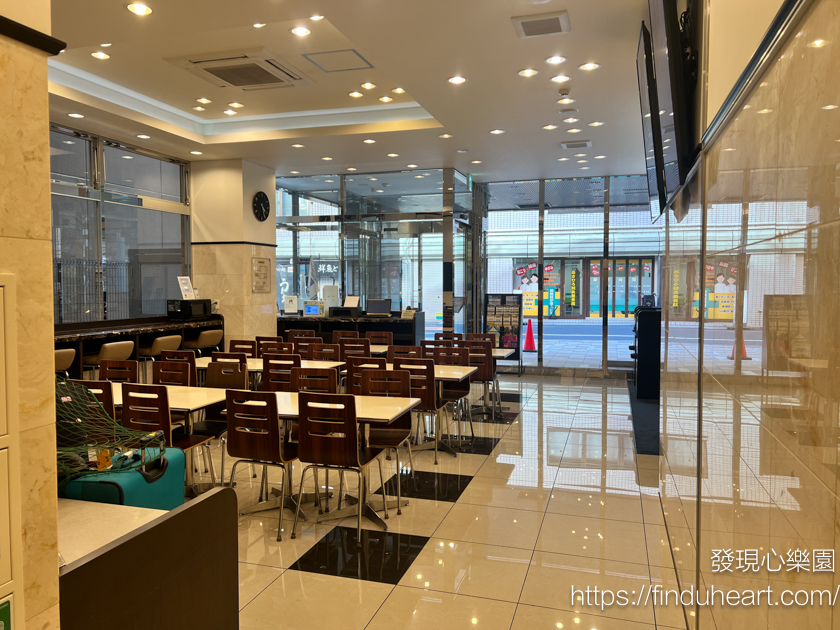 東京新宿住宿推薦：東橫INN東京新宿御苑前站3番出口，離地鐵3分鐘，周遭機能方便